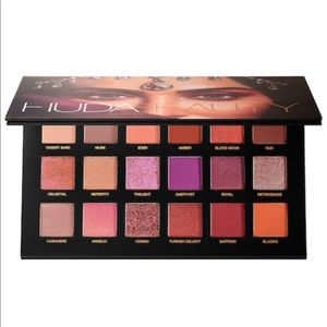 Huda desert dusk palette